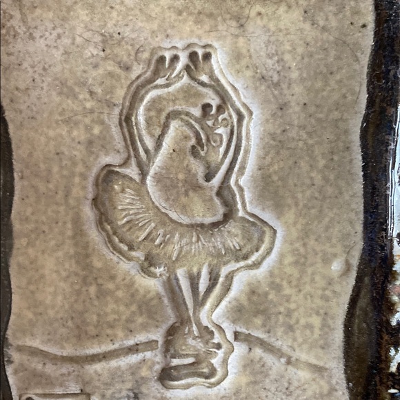 Elegant Ceramic Art Piece with Frog Dancer Motif - Picture 2 of 4